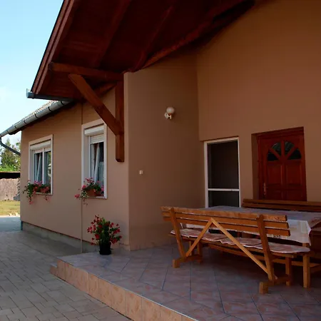 Vass-lak Apartman ,tolna Apartment *